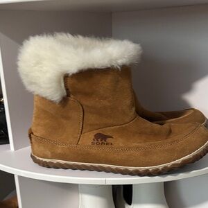Sorel Brown Boots with White Fur